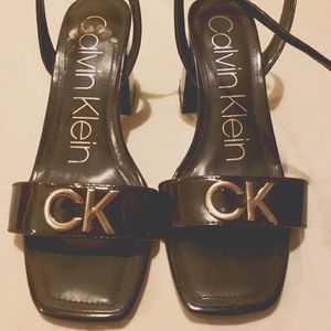 CALVIN KLEIN Pumps